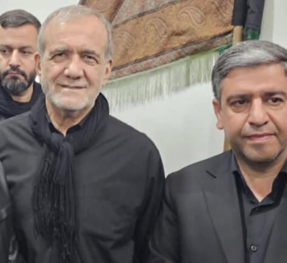 حضور رئیس جمهور در جمع عزاداران اردبیلی حضور رئیس جمهور در جمع عزاداران اردبیلی