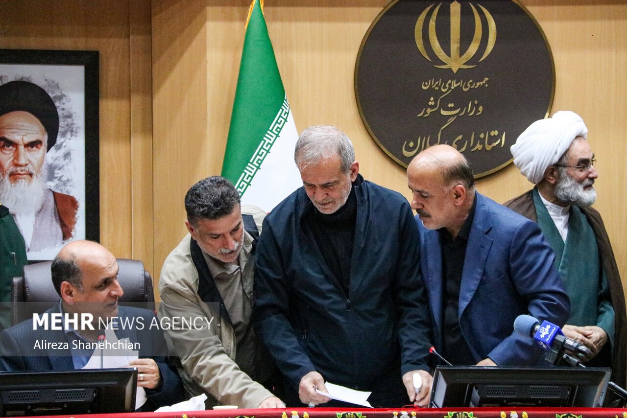 حضور رئیس جمهور در شورای اداری استان گیلان حضور رئیس جمهور در شورای اداری استان گیلان