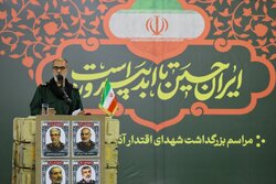 شهدای اقتدار ملی سربازان جبهه جهانی حق علیه باطل هستند