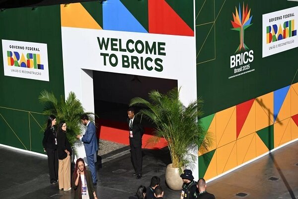 İranlı uzman Trump'ın BRICS tehdidini değerlendirdi