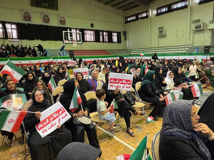 فریادهای زینبی در سنندج؛ بانوان انزجار خود را از آمریکا اعلام کردند