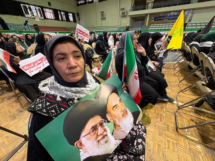 فریادهای زینبی در سنندج؛ بانوان انزجار خود را از آمریکا اعلام کردند