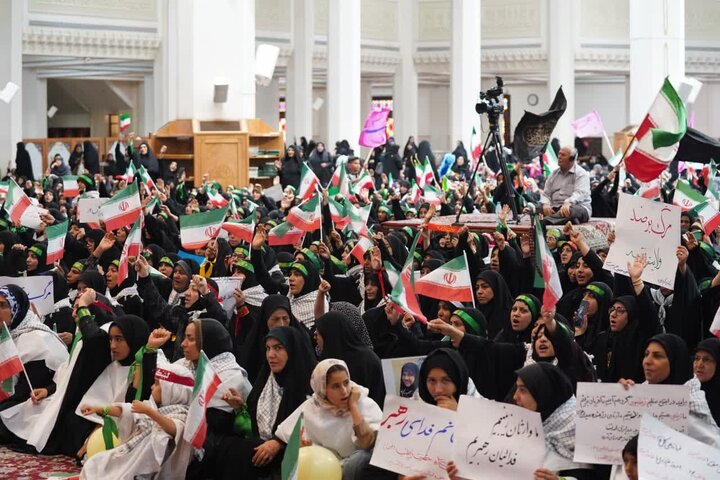 اجتماع بزرگ بانوان زینبی فارس در حمایت از رهبر معظم انقلاب