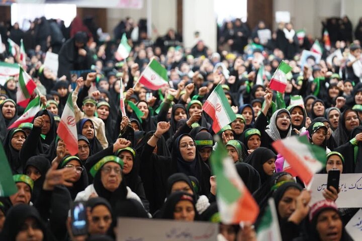 اجتماع بزرگ بانوان زینبی فارس در حمایت از رهبر معظم انقلاب