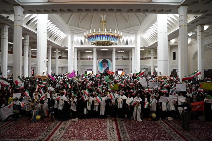 اجتماع بزرگ بانوان زینبی فارس در حمایت از رهبر معظم انقلاب
