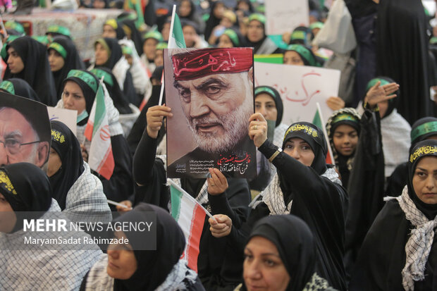 اجتماع بانوان زینبی فارس؛ ندای لبیک به رهبری صحن حرم شاهچراغ را فراگرفت 4