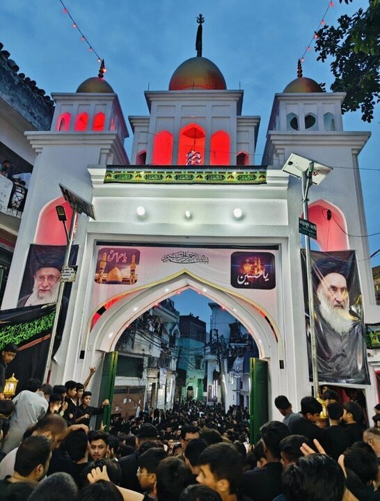 ہندوستان بھر میں یوم عاشورا عقیدت منایا گیا، رہبر انقلاب کی تصاویر نمایاں+ تصاویر