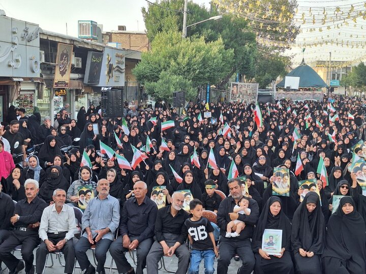 اجتماع باشکوه زینبیون در اراک برگزار شد