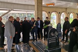 ادای احترام استاندار تهران به مقام شامخ شهدای دماوند