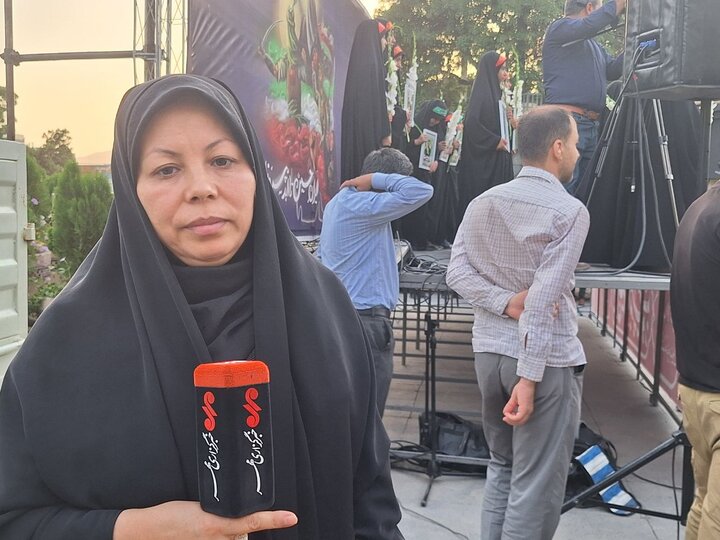 مادر شهید انصاری: پشت سر آقا بمانیم؛ دشمن در کمین است مادر شهید انصاری: پشت سر آقا بمانیم؛ دشمن در کمین است