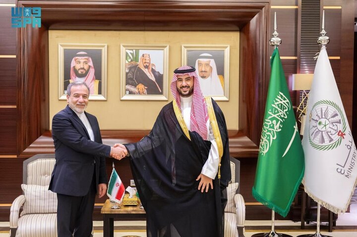 Iran's Araghchi holds key meeting with Saudi defense minister