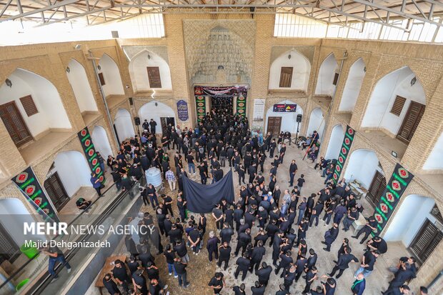 آیین عزاداری سیزدهم محرم در مسجد ملااسماعیل یزد