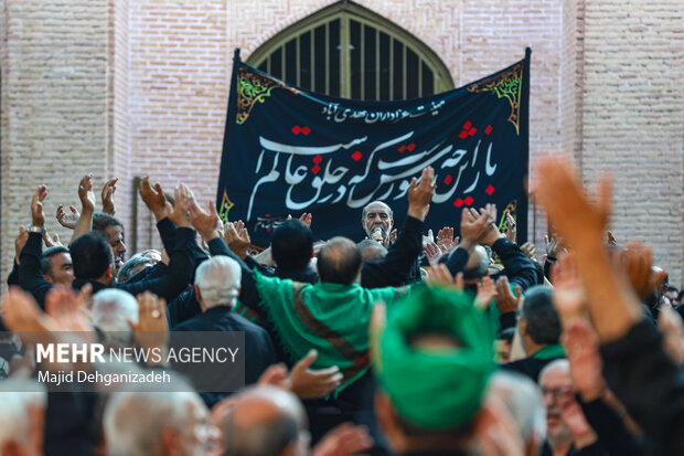 آیین عزاداری سیزدهم محرم در مسجد ملااسماعیل یزد