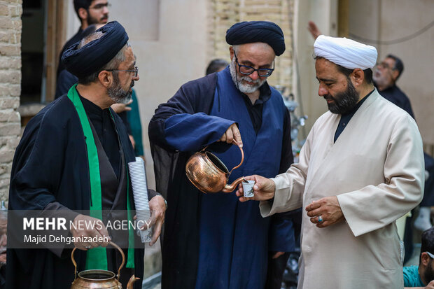 آیین عزاداری سیزدهم محرم در مسجد ملااسماعیل یزد