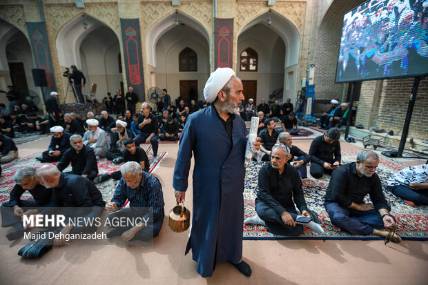 آیین عزاداری سیزدهم محرم در مسجد ملااسماعیل یزد