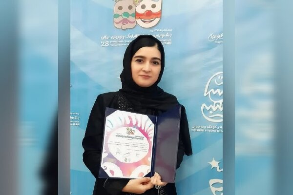 ادبیات کودک و نوجوان تربیت‌کننده و هویت‌بخش است
