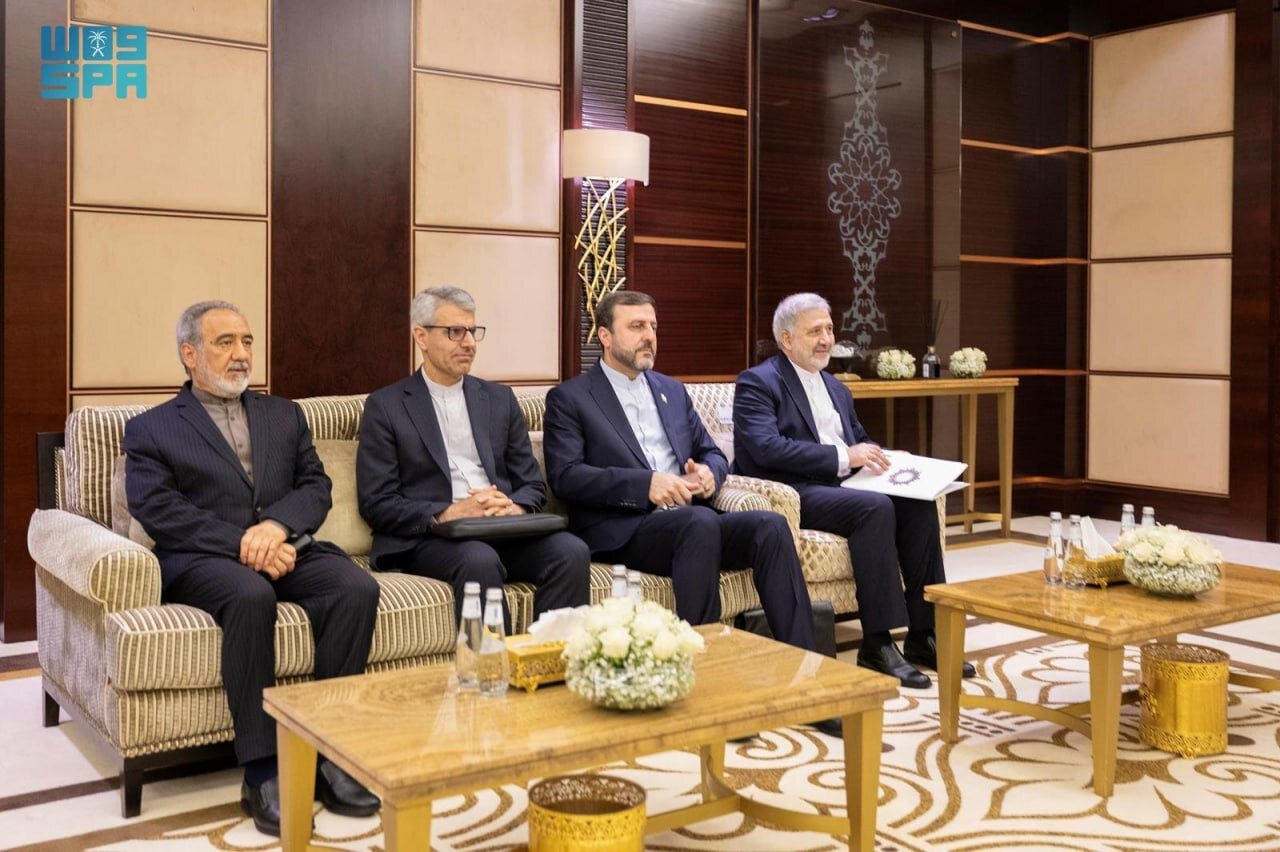Iran's Araghchi holds key meeting with Saudi defense minister