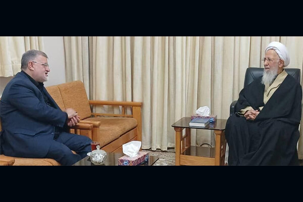 تأکید بر خدمت بیمنت به مردم در دیدار استاندار تهران با آیتالله جوادی تأکید بر خدمت بیمنت به مردم در دیدار استاندار تهران با آیتالله جوادی