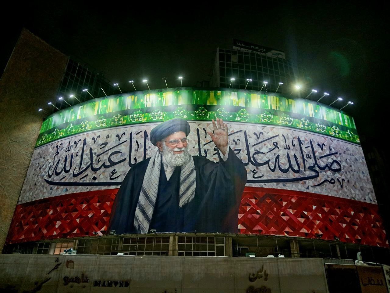 ديوارنگاره،رهبر،انقلاب
