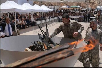 30 PKK'lı silahlarını yaktı