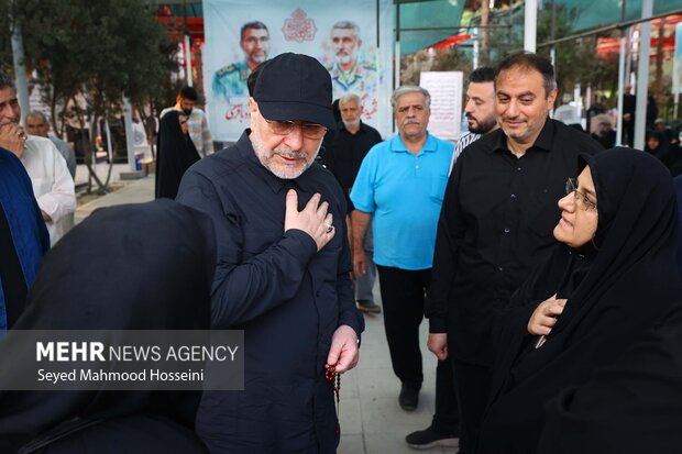 حضور محمدباقر قالیباف بر مزار شهدای تهاجم رژیم صهیونیستی