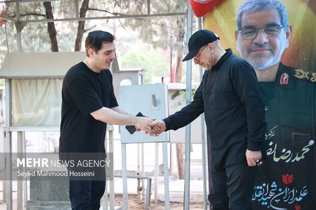حضور محمدباقر قالیباف بر مزار شهدای تهاجم رژیم صهیونیستی
