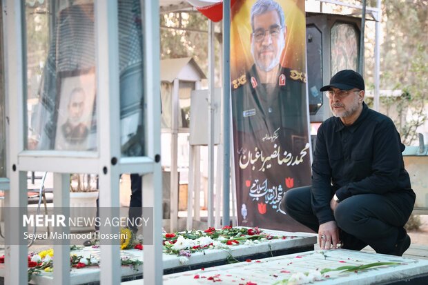 حضور محمدباقر قالیباف بر مزار شهدای تهاجم رژیم صهیونیستی 3