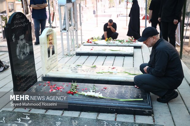 حضور محمدباقر قالیباف بر مزار شهدای تهاجم رژیم صهیونیستی 12