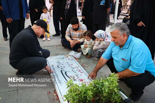 حضور محمدباقر قالیباف بر مزار شهدای تهاجم رژیم صهیونیستی 21