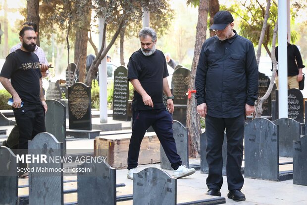 حضور محمدباقر قالیباف بر مزار شهدای تهاجم رژیم صهیونیستی