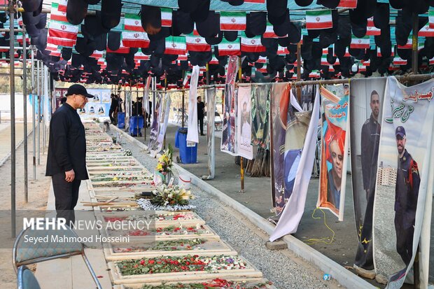 حضور محمدباقر قالیباف بر مزار شهدای تهاجم رژیم صهیونیستی 24