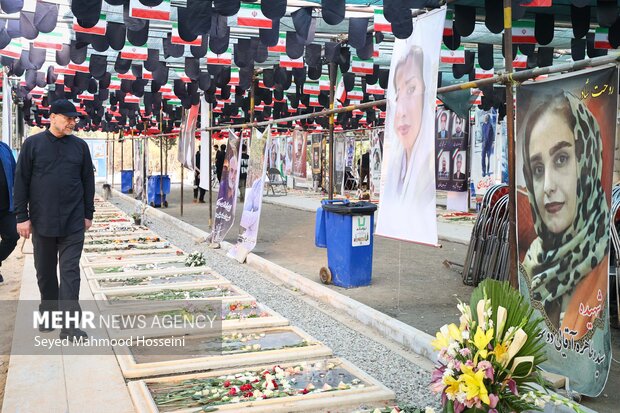 حضور محمدباقر قالیباف بر مزار شهدای تهاجم رژیم صهیونیستی 16