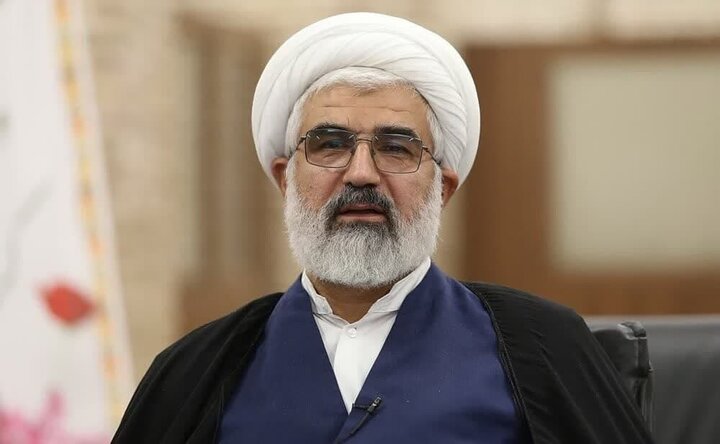 ارتش و سپاه ستونهای اقتدار ملی هستند