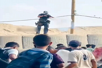 تیراندازی نظامی آمریکایی به مردم غزه در مرکز توزیع کمک‌ها+ فیلم