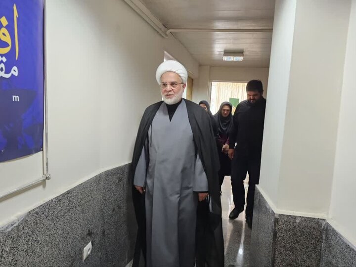 بازدید نماینده ولی فقیه در کردستان از دفتر خبرگزاری مهر استان