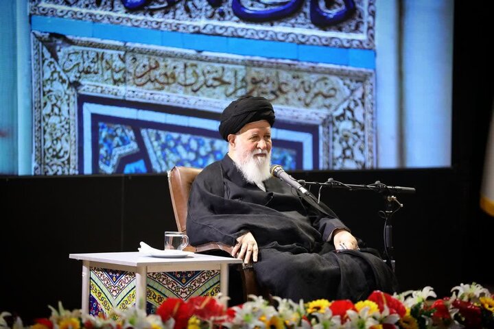 نظام اسلامی الگوی جهانی در برابر استکبار است