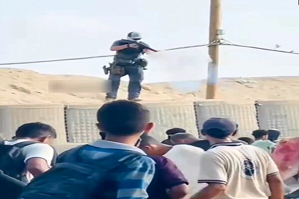 تیراندازی نظامی آمریکایی به مردم غزه در مرکز توزیع کمکها+ فیلم