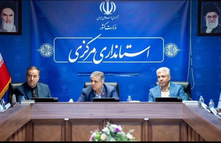 ۱۲۷ مگاوات انرژی خورشیدی وارد شبکه برق استان مرکزی شد ۱۲۷ مگاوات انرژی خورشیدی وارد شبکه برق استان مرکزی شد