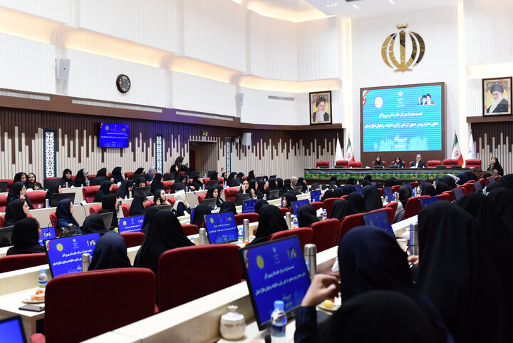 نشست معاون رئیسجمهور در امور زنان با جمعی از بانوان خراسان رضوی 23