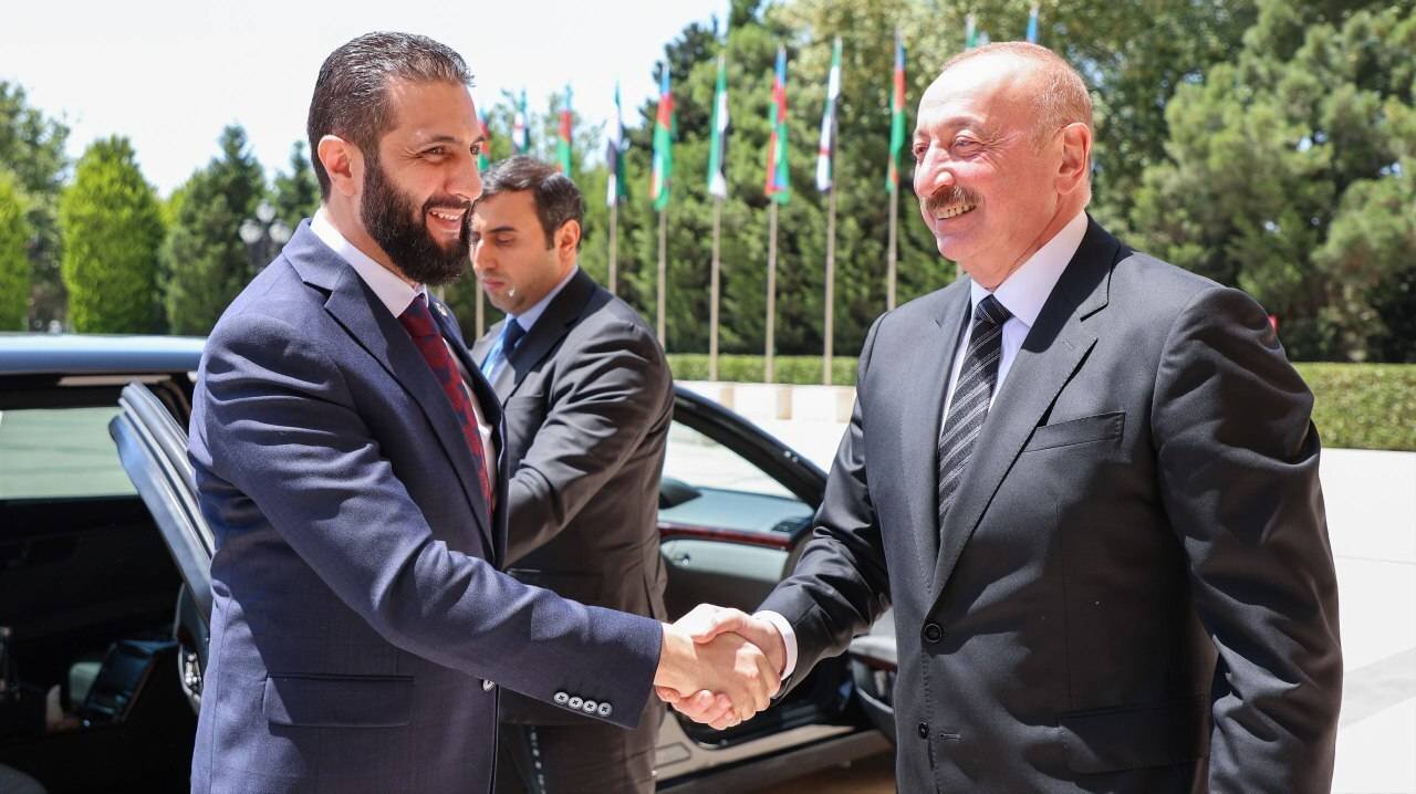 دیدار «جولانی» با «الهام علی‌اف» در باکو+ عکس