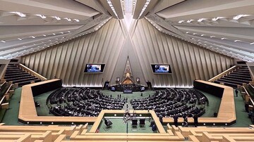ایران، پارلیمنٹ میں اسرائیل کے خلاف ہمہ جہت مقابلے کے لیے دفاعی بل کا خاکہ تیار