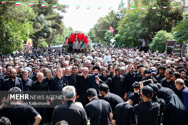 تشییع پیکر ۷ شهید اقتدار ایران در کاشان