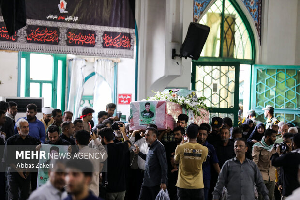 تشییع وتدفین پیکر شهید مدافع امنیت «عباس بیرقی فرد» در بندرعباس