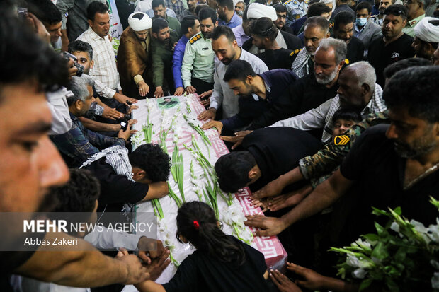 تشییع پیکر پدر شهیدان علی اصغر و حسین صادقچه در دامغان