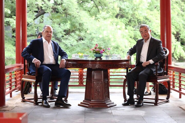 رایزنی وزرای خارجه روسیه و چین درباره ایران