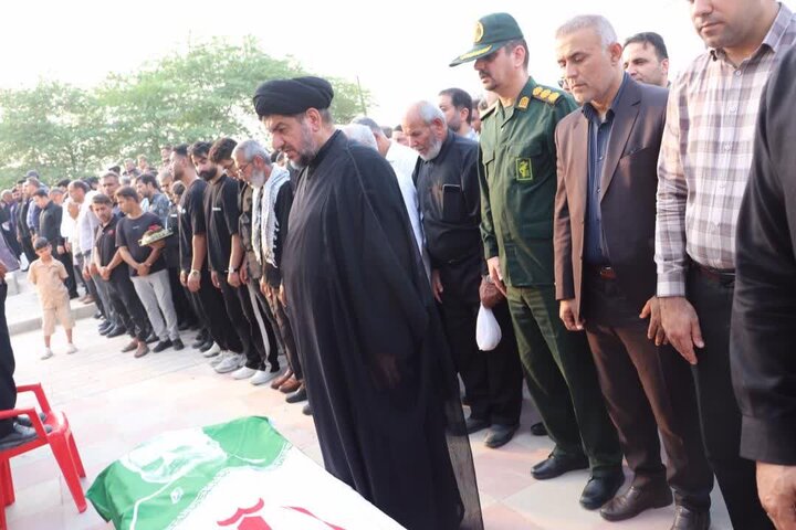 پیکر مطهر شهید بسیجی «عرفان یگانه» در روستای پوزگاه تشییع شد پیکر مطهر شهید بسیجی «عرفان یگانه» در روستای پوزگاه تشییع شد