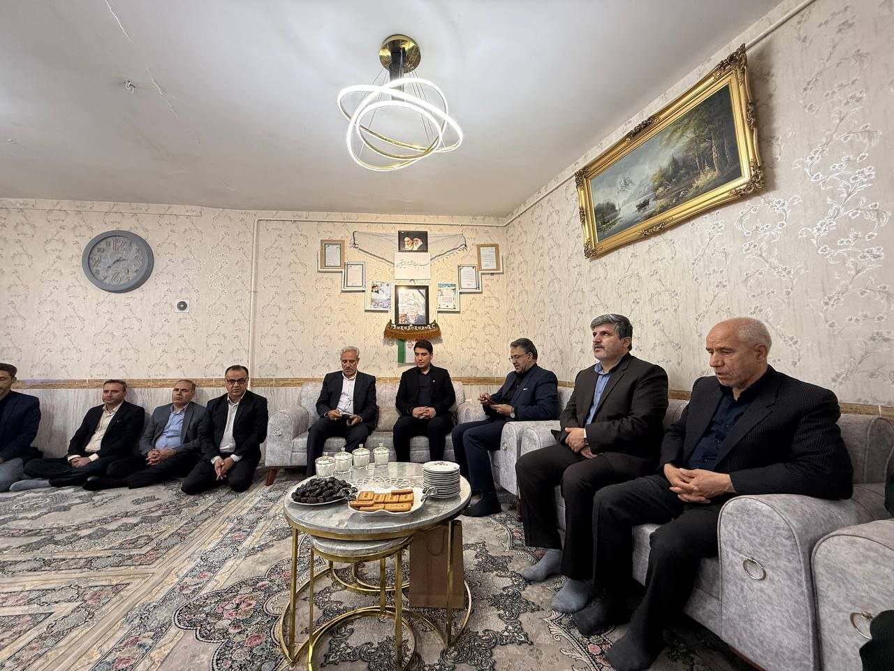 دیدار استاندار کردستان با خانواده شهدای حملات تروریستی صهیونیستی