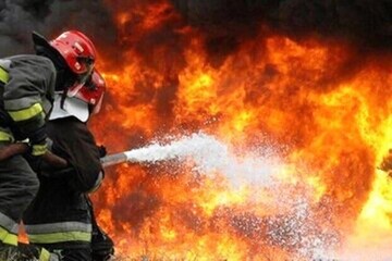 آتش سوزی شهرک خاتم کرج مهار شد؛ حریق در کارگاه مبل بود