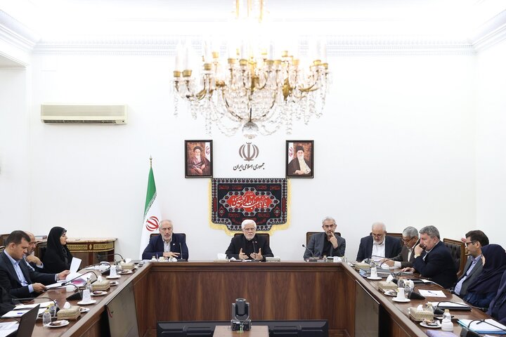 عارف: عزت، مصلحت و حکمت چراغ راه سیاست خارجی کشور است