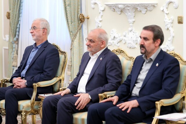 الرئيس الايراني يستقبل وزير الداخلية العراقي